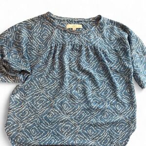 LOFT Blue and white geometric print blouse